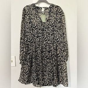 H&M- Black and White patterned mini dress - NWT Size L